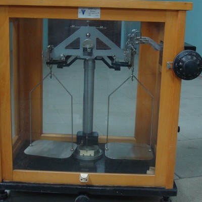 Весы лабораторные ВЛР-1 кг